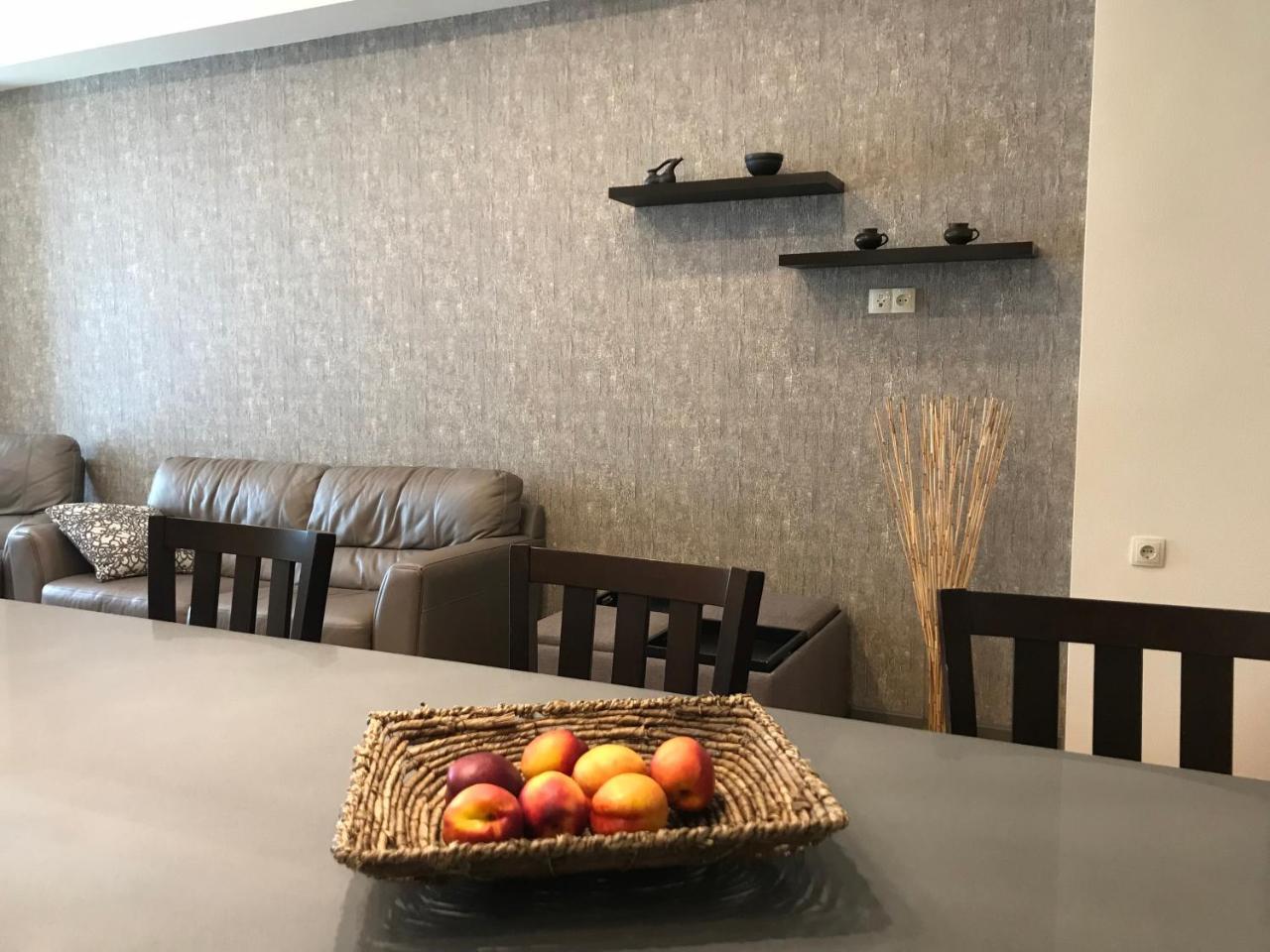 تبليسي Apartment Next To Rooms Hotel المظهر الخارجي الصورة